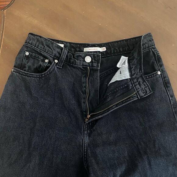 Levi’s Premium Balloon Leg Jeans Women Waist 28 Denim Black Stonewash Loose Leg - Picture 6 of 8